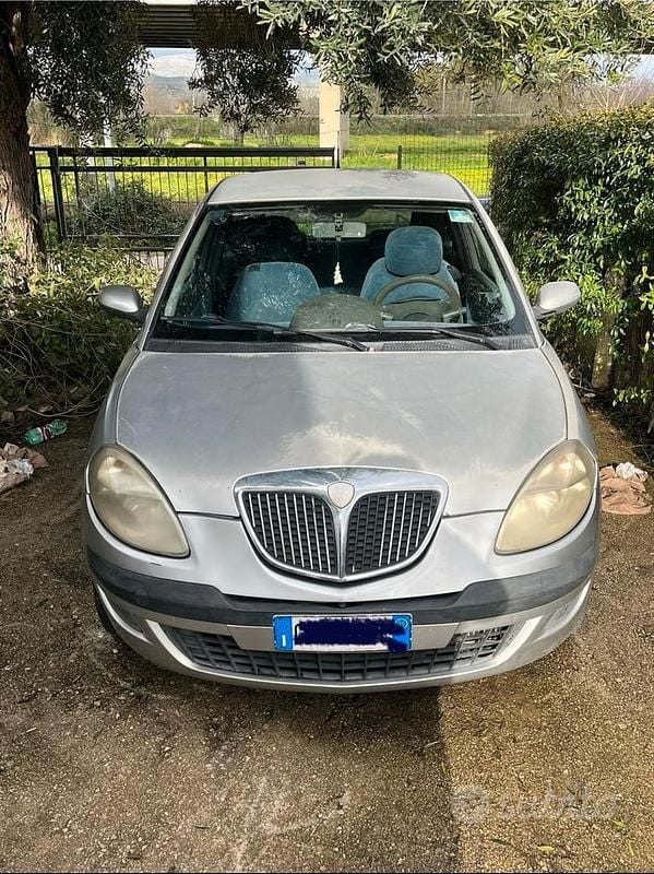 Usata Lancia Ypsilon 70 CV (51 kW) 2005 Grigio Utilitaria