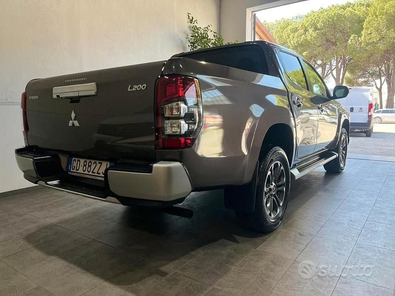 Usata Mitsubishi L200 150 CV (110 kW) 2021 Marrone Pick-up