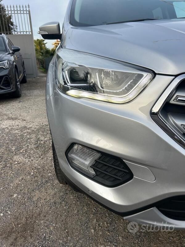 Usata Ford Kuga Business Edition 120 CV (88 kW) 2019 Grigio SUV