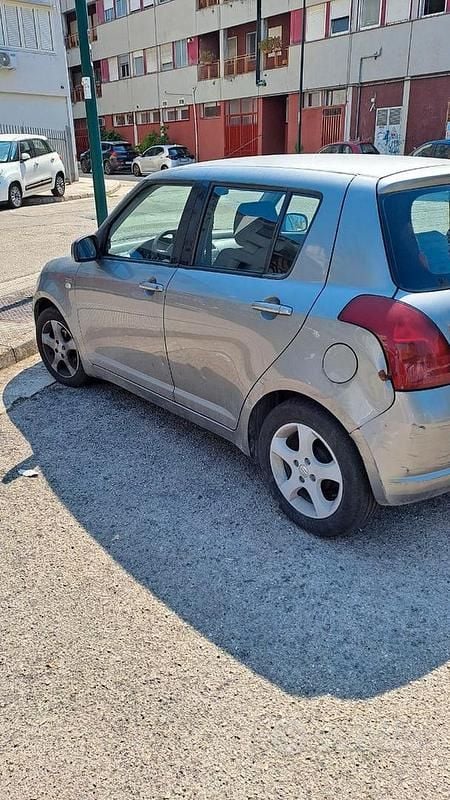 Usata 2007 Suzuki Swift Due volumi | 700 € (Super prezzo) - Immagine 1/4