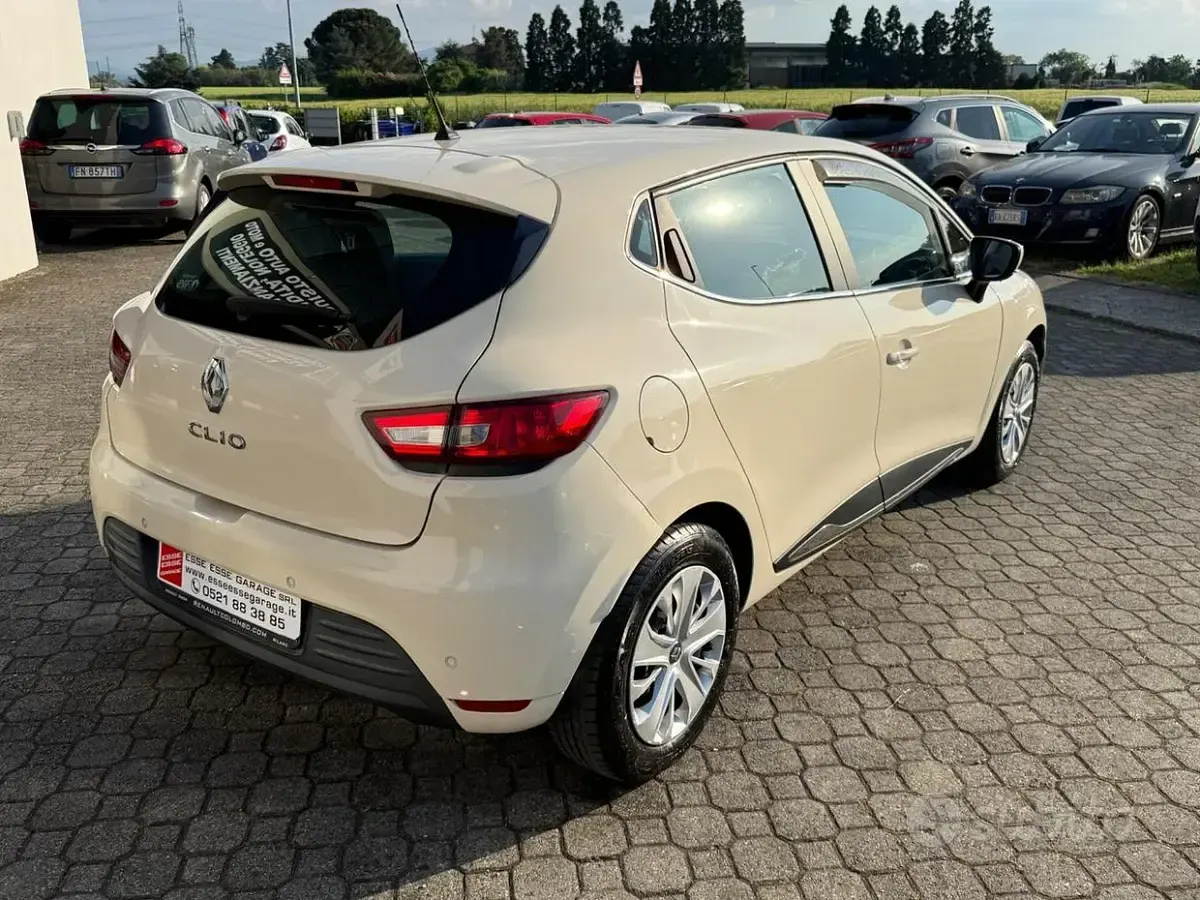 Brugt Renault Clio IV Zen 73 HK (53 kW) 2017 Beige Sedan