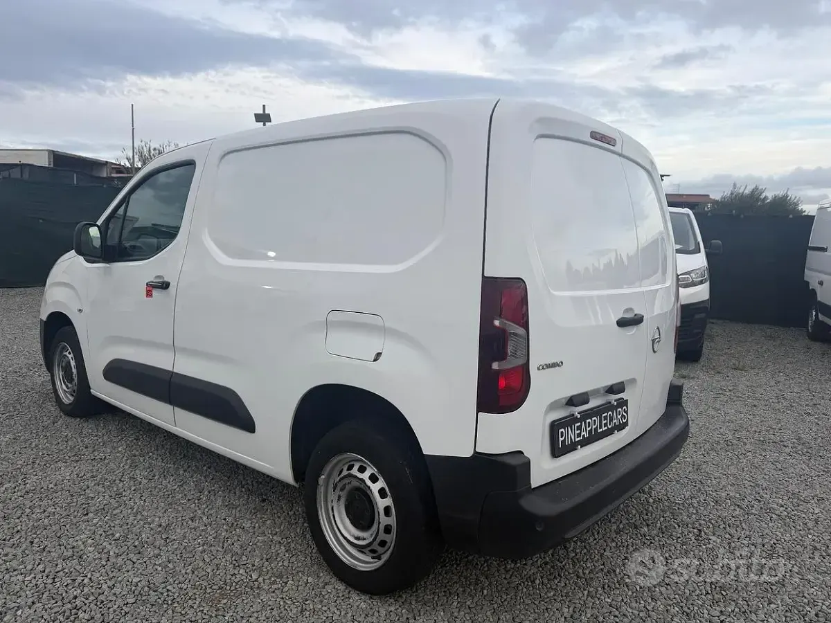 Usata Opel Combo 102 CV (75 kW) 2021 Bianco Monovolume