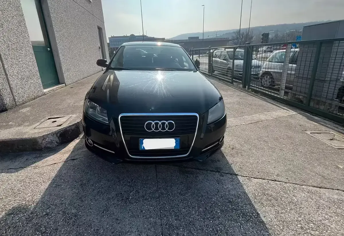 Usado Audi A3 Ambition 90 CV (66 kW) 2010 Negro Utilitario