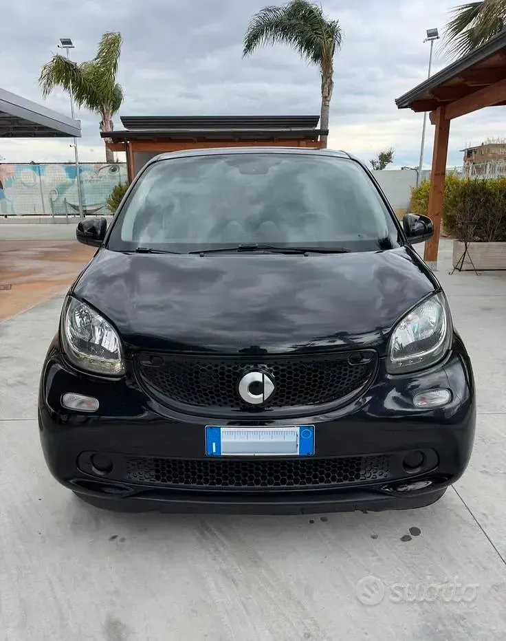 Begagnad Smart ForFour 71 HK (52 kW) 2016 Svart Halvkombi