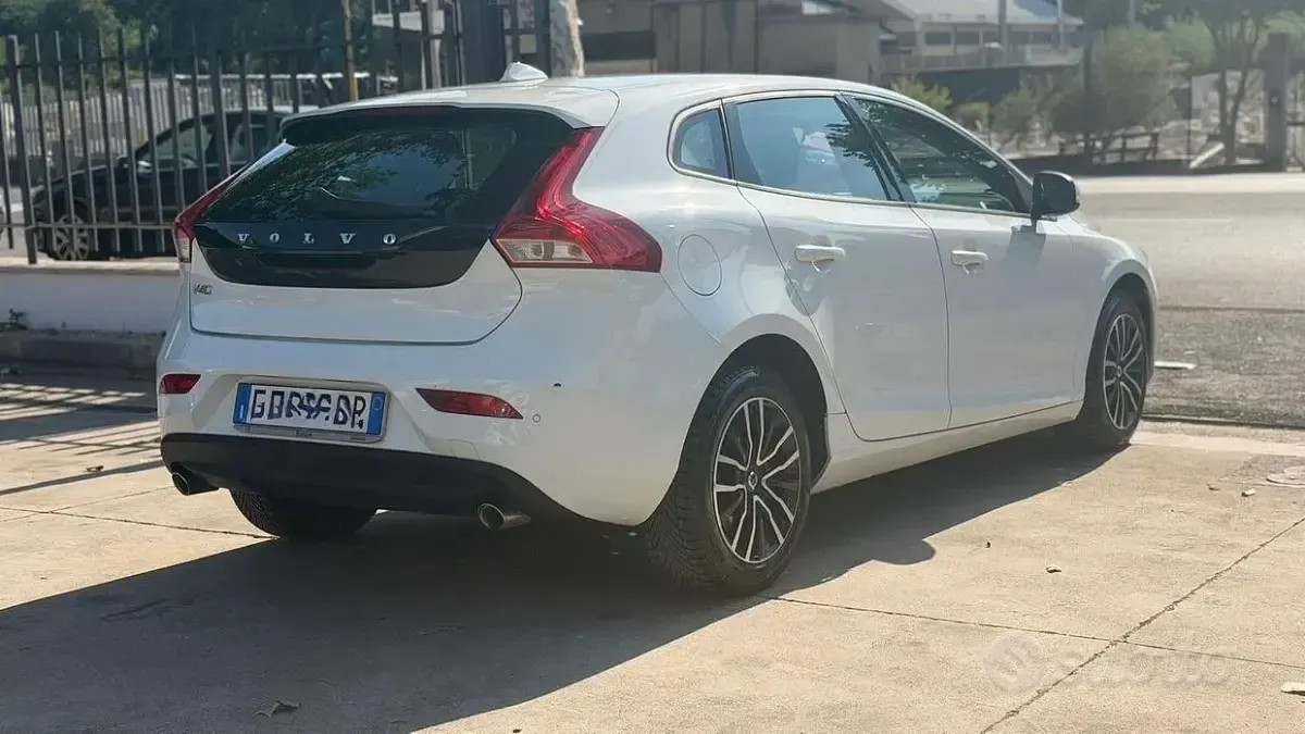 Usata Volvo V40 Momentum 150 CV (110 kW) 2019 Other Berlina