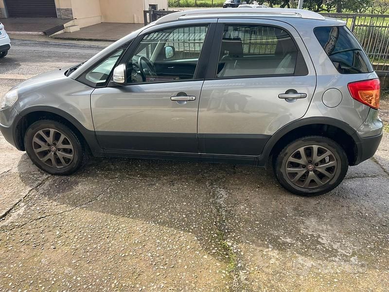 Usata Fiat Sedici 134 CV (98 kW) 2013 Grigio SUV