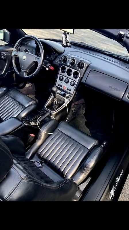 Usata Alfa Romeo Spider 165 CV (121 kW) 2015 Nero Cabrio