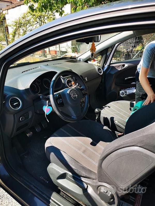 Usata Opel Corsa 75 CV (55 kW) 2014 Grigio Utilitaria