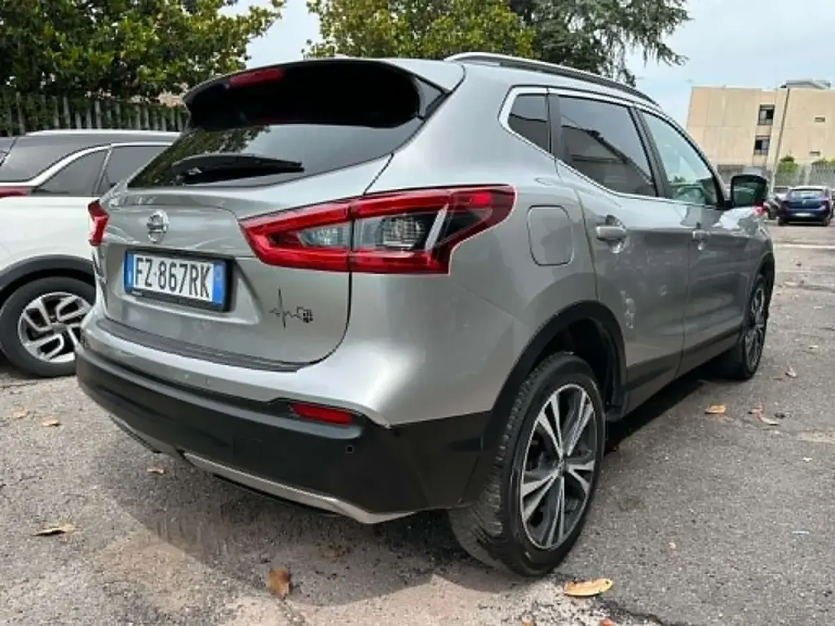 Usata Nissan Qashqai N-Connecta 140 CV (102 kW) 2019 Argento SUV