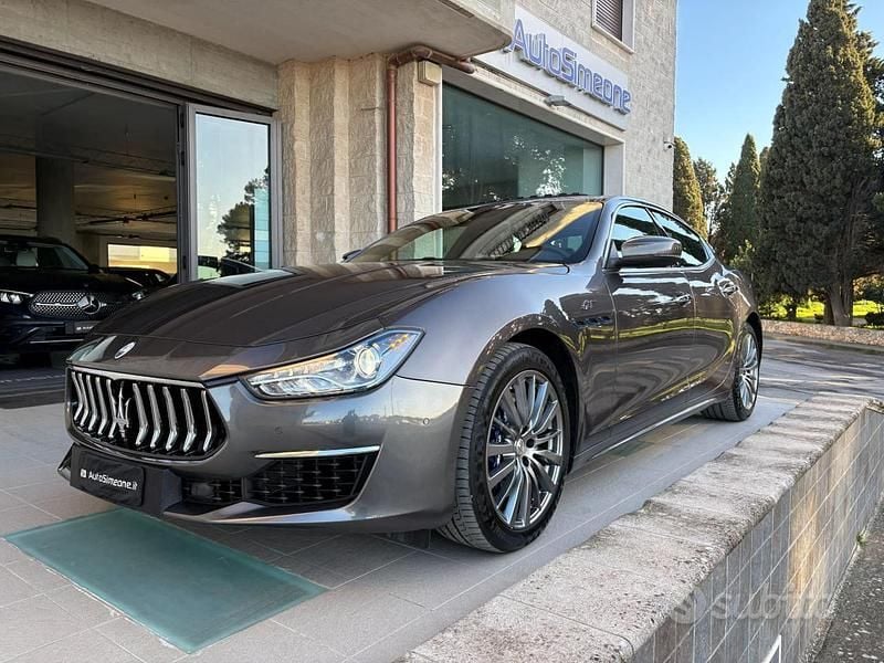 Usata Maserati Ghibli GT 330 CV (242 kW) 2022 Grigio scuro Berlina