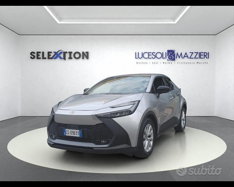 Grigio Usata 2024 Toyota C-HR+ Trend SUV | 27.900 € (Buon prezzo) - Immagine 1/3