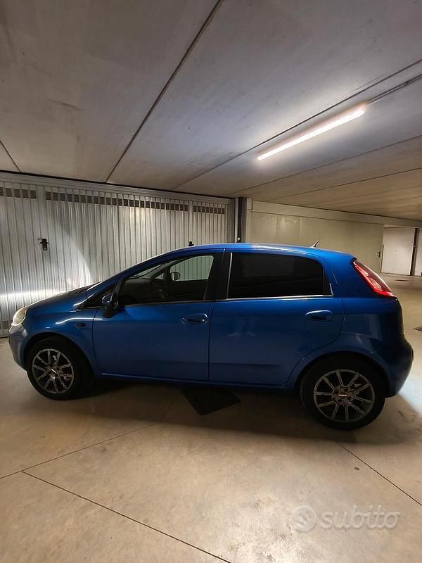 Usata Fiat Punto Evo Dynamic 69 CV (50 kW) 2011 Blu Utilitaria