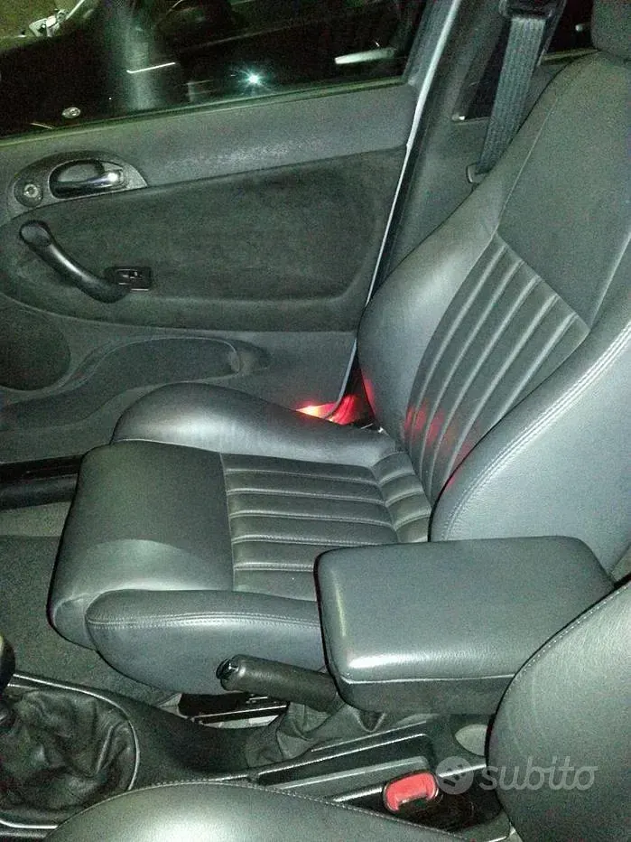 Usata Alfa Romeo 147 116 CV (85 kW) 2004 Grigio Utilitaria