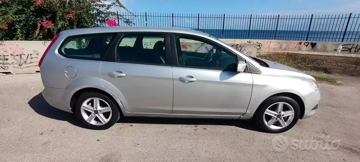 Usata Ford Focus 109 CV (80 kW) 2009 Grigio Station wagon
