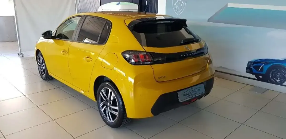 Usata Peugeot 208 Active 75 CV (55 kW) 2023 Giallo Utilitaria