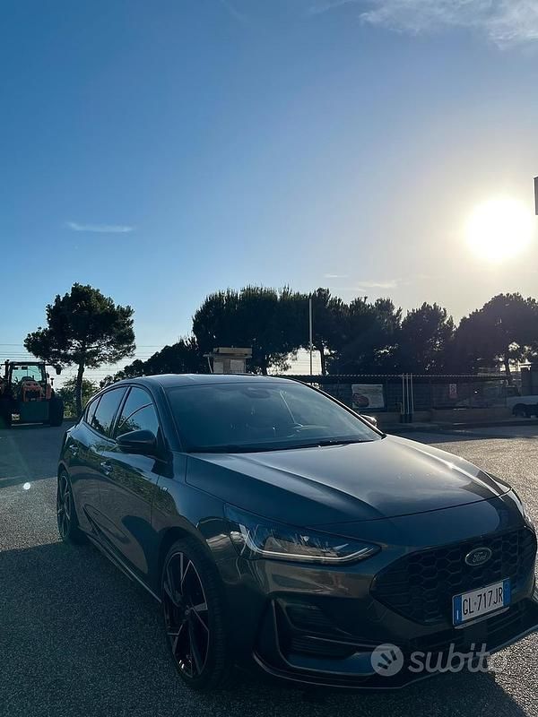 Usata Ford Focus 125 CV (91 kW) 2022 Grigio Berlina