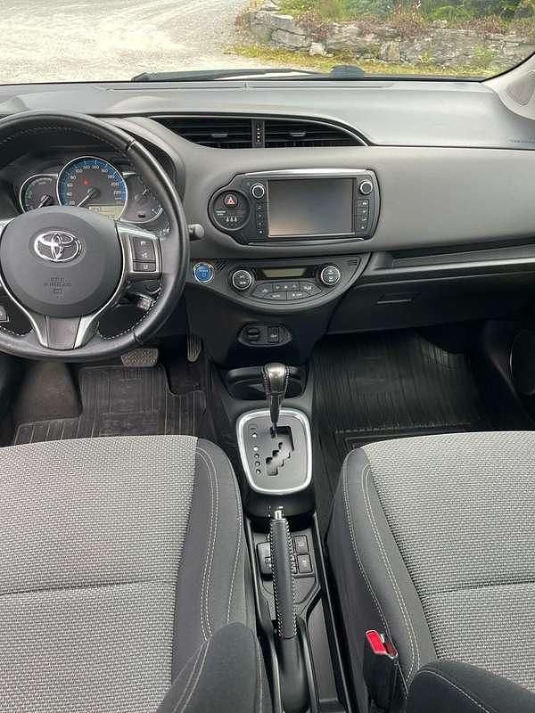 Usata Toyota Yaris Lounge 90 CV (66 kW) 2016 Nero Berlina