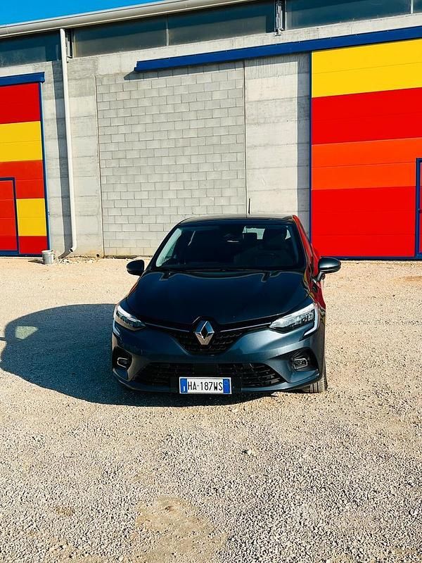 Usata Renault Clio V Techno 91 CV (66 kW) 2022 Grigio Berlina
