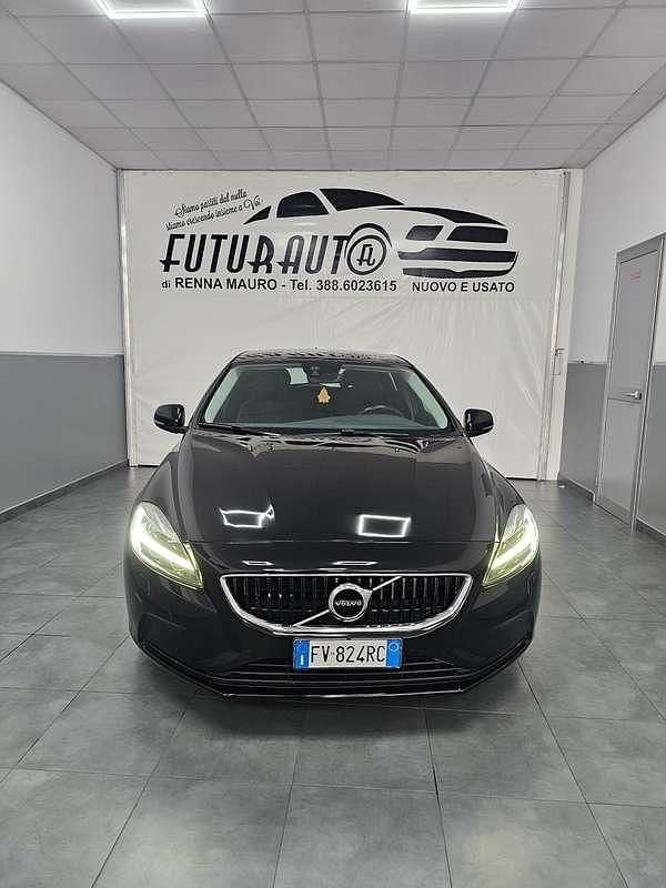 Usata Volvo V40 R-Design 120 CV (88 kW) 2019 Nero Berlina
