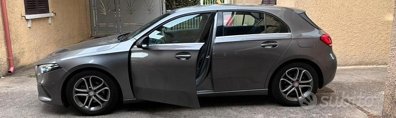 Occasion Mercedes A180 116 ch (85 kW) 2019 Gris Berline
