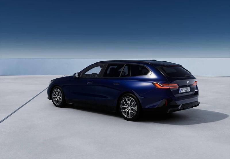 Nuova BMW 520 M Sport 197 CV (144 kW) 2026 Tanzanite blue Station wagon