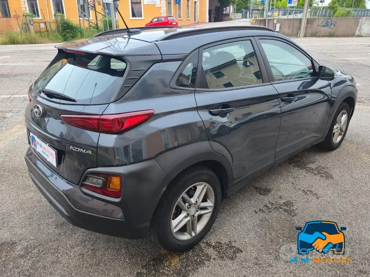 Usata Hyundai Kona Style 120 CV (88 kW) 2019 Grigio SUV