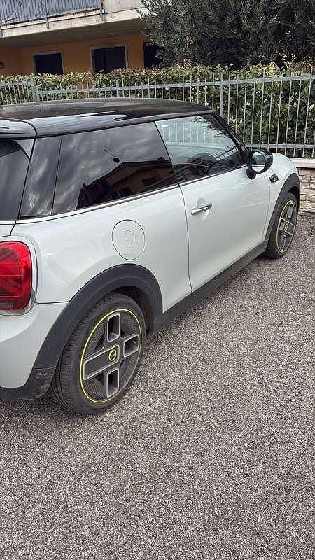 Usata Mini Cooper SE 75 kW (102 CV) 2021 Argento Utilitaria