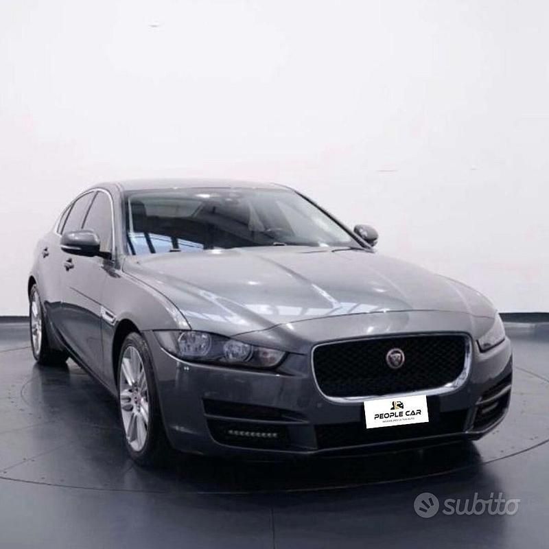 Grigio Usata 2015 Jaguar XE Pure Tre volumi | 12.950 € - Immagine 1/4
