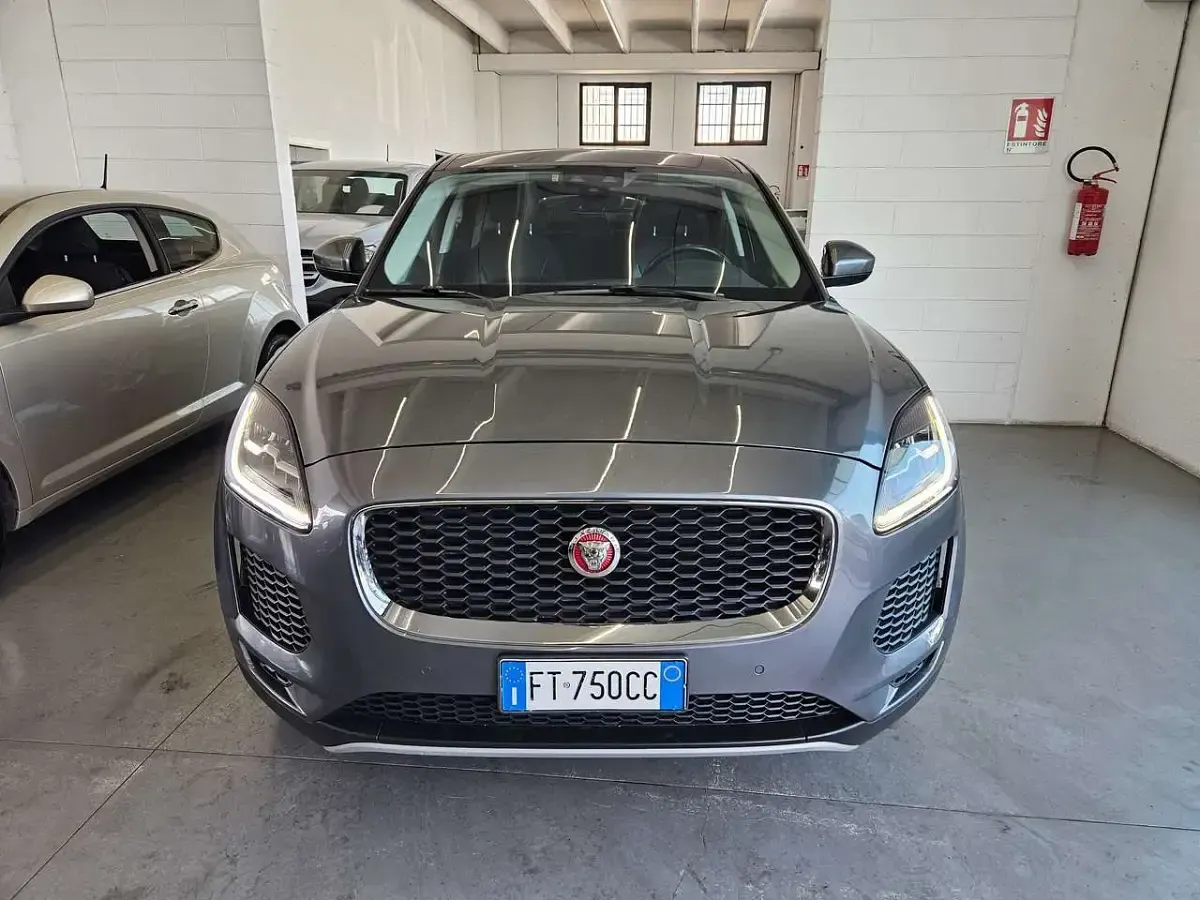 Begagnad Jaguar E-Pace R-Dynamic 150 HK (110 kW) 2018 Grå SUV