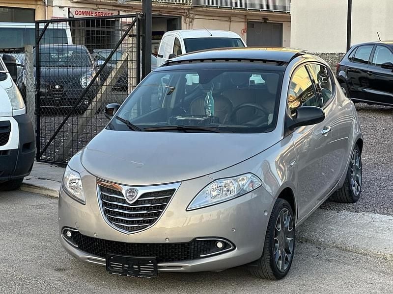 Usata Lancia Ypsilon S 85 CV (62 kW) 2012 Oro Utilitaria