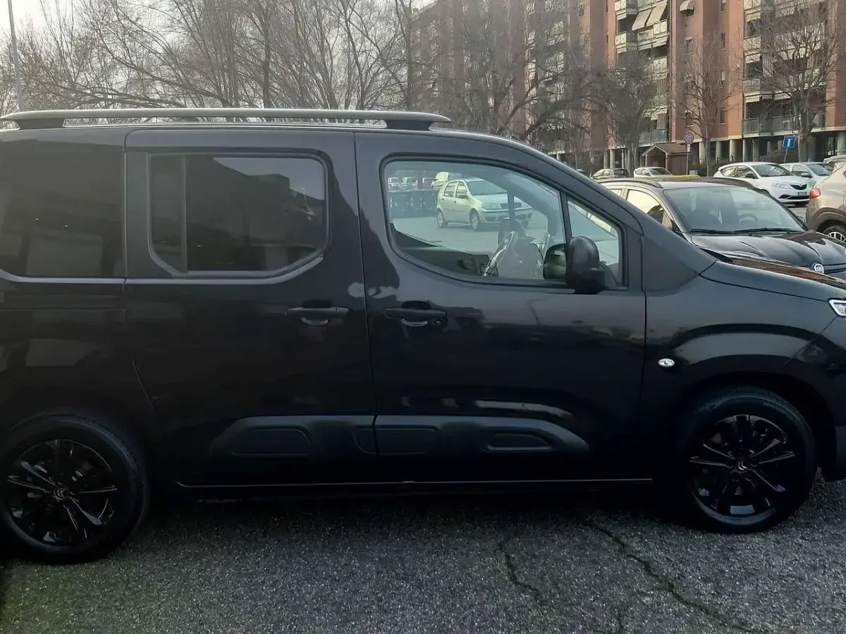 Begagnad Citroën Berlingo Live 110 HK (80 kW) 2020 Svart Minibuss