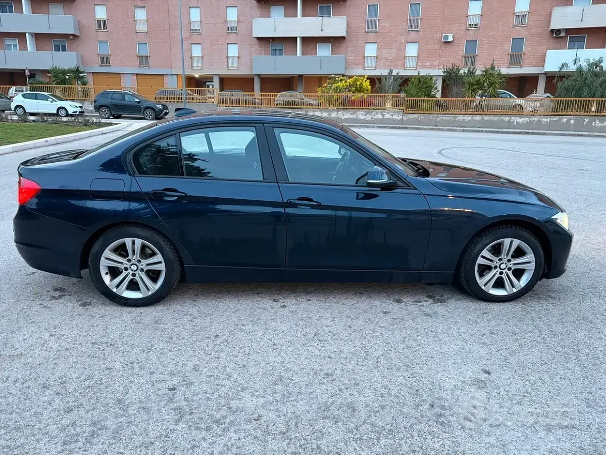 Usata BMW 316 Sport Line 116 CV (85 kW) 2012 Blu Berlina