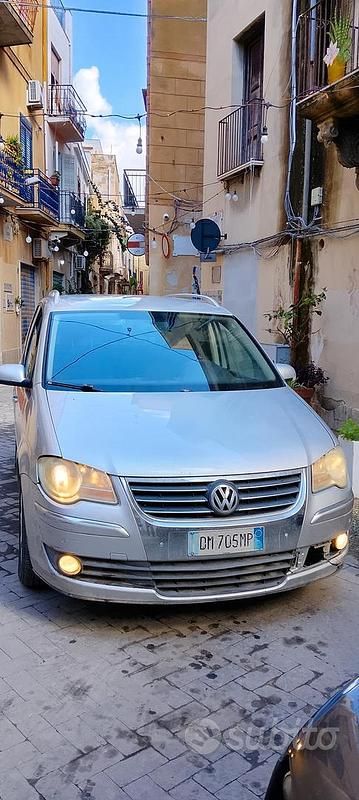 Grigio Usata 2008 VW Touran Monovolume | 2462 € - Immagine 1/4