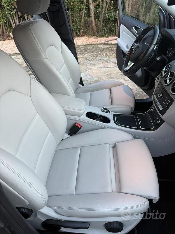 Usata Mercedes B200 2018 Grigio Monovolume