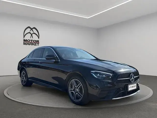 Usata Mercedes E300 Premium Plus 194 CV (142 kW) 2022 Nero / black Berlina