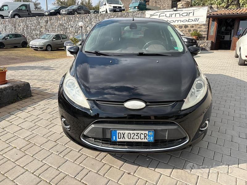 Usata Ford Fiesta 68 CV (50 kW) 2010 Nero Utilitaria