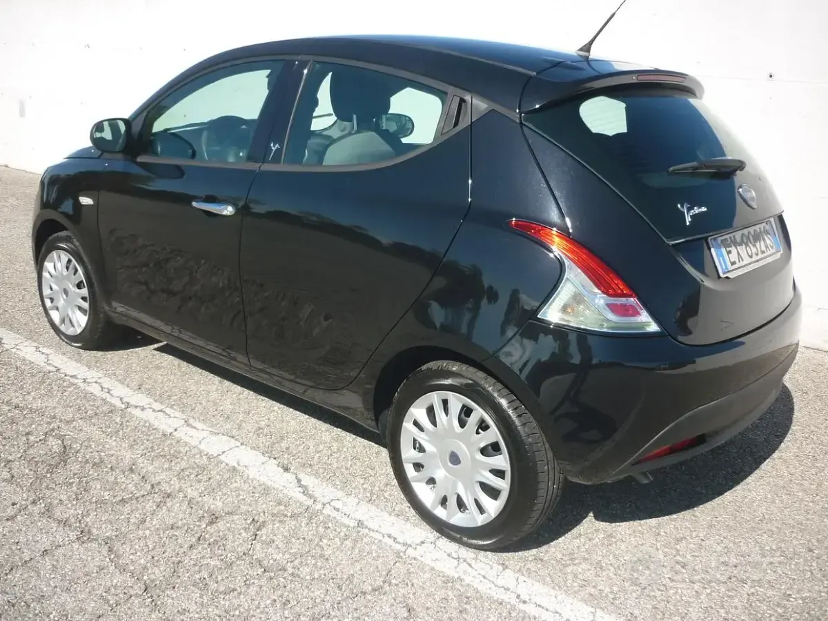 Usata Lancia Ypsilon Silver 69 CV (50 kW) 2014 Nero Utilitaria