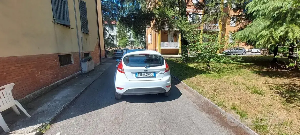 Usata Ford Fiesta 97 CV (71 kW) 2011 Bianco Berlina