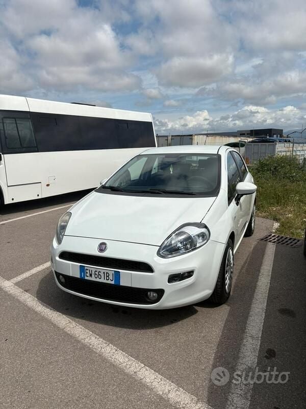 Usata Fiat Punto Street 105 CV (77 kW) 2018 Bianco Utilitaria