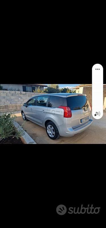 Usata Peugeot 5008 112 CV (82 kW) 2013 Grigio Monovolume