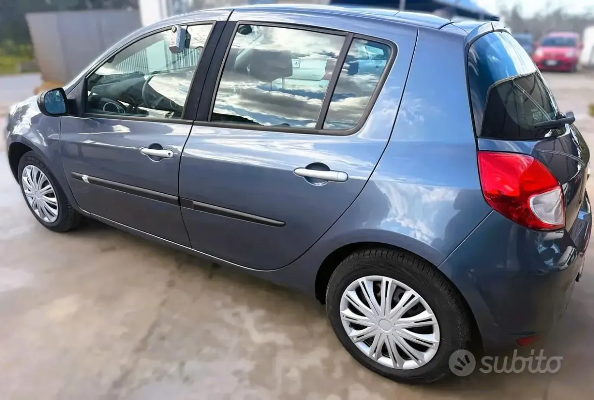 Usata Renault Clio II Dynamique 75 CV (55 kW) 2011 Grigio Berlina