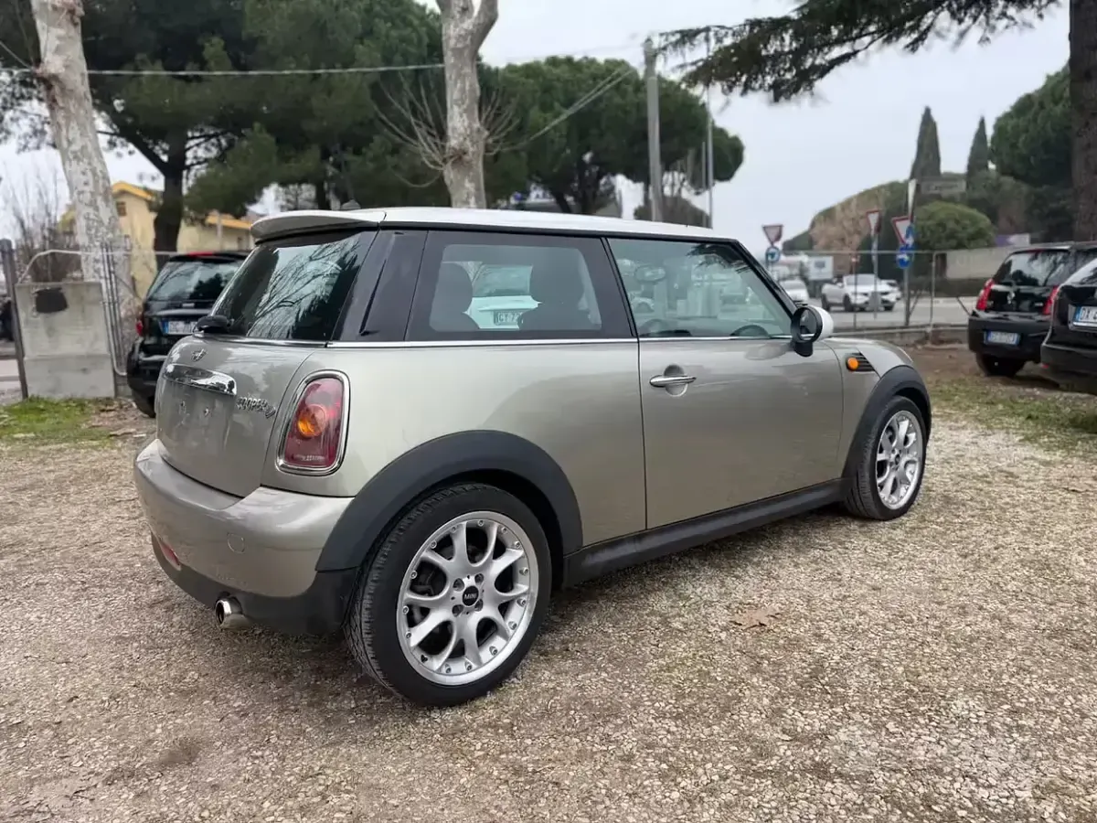 Usata Mini Cooper D Chili 109 CV (80 kW) 2008 Grigio Utilitaria