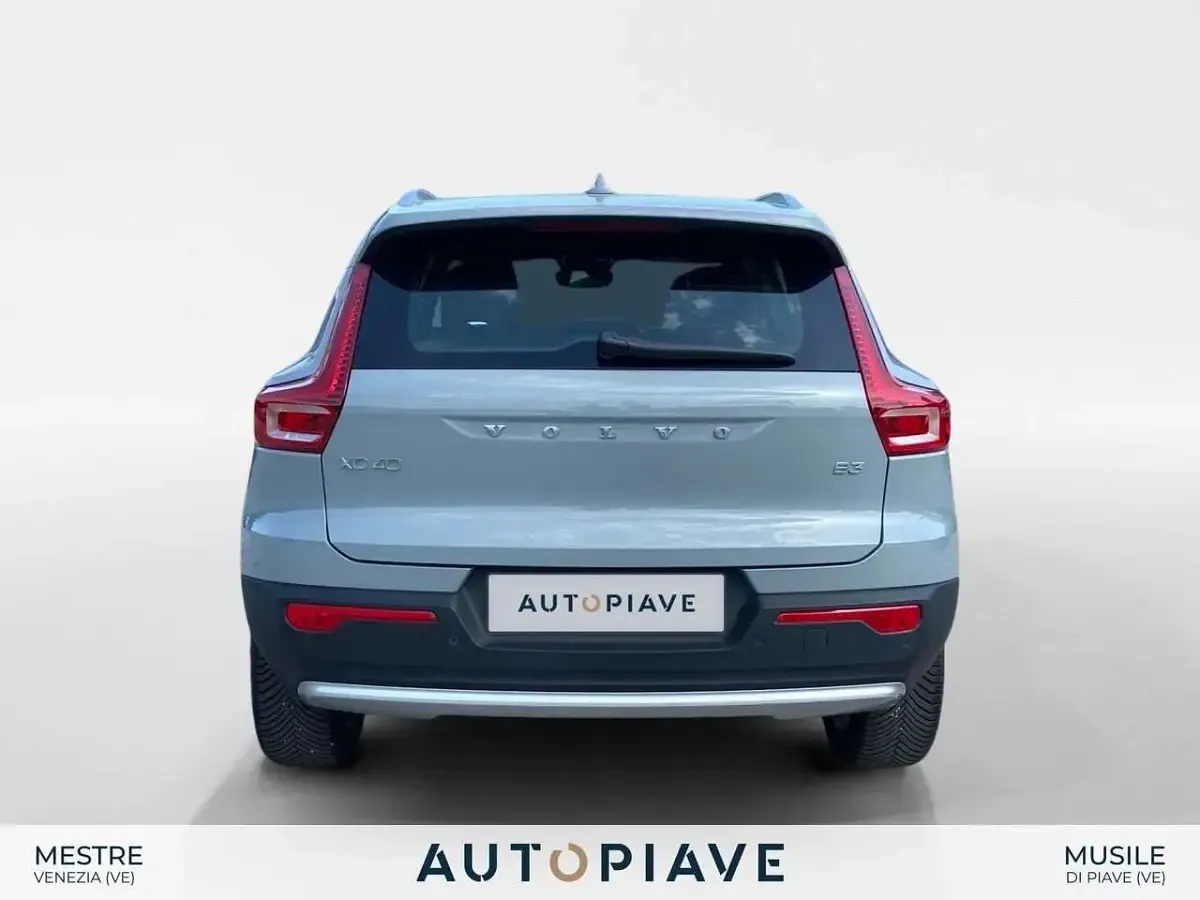 Usata Volvo XC40 Core 197 CV (144 kW) 2024 Grigio SUV
