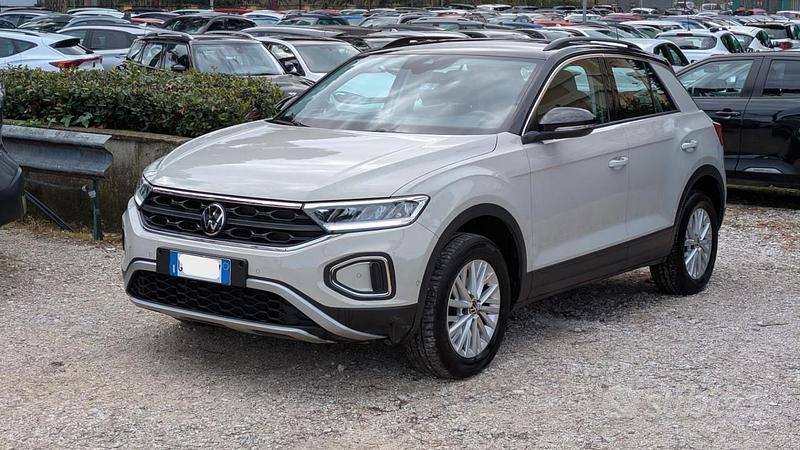 Usata VW T-Roc 110 CV (80 kW) 2024 Beige SUV