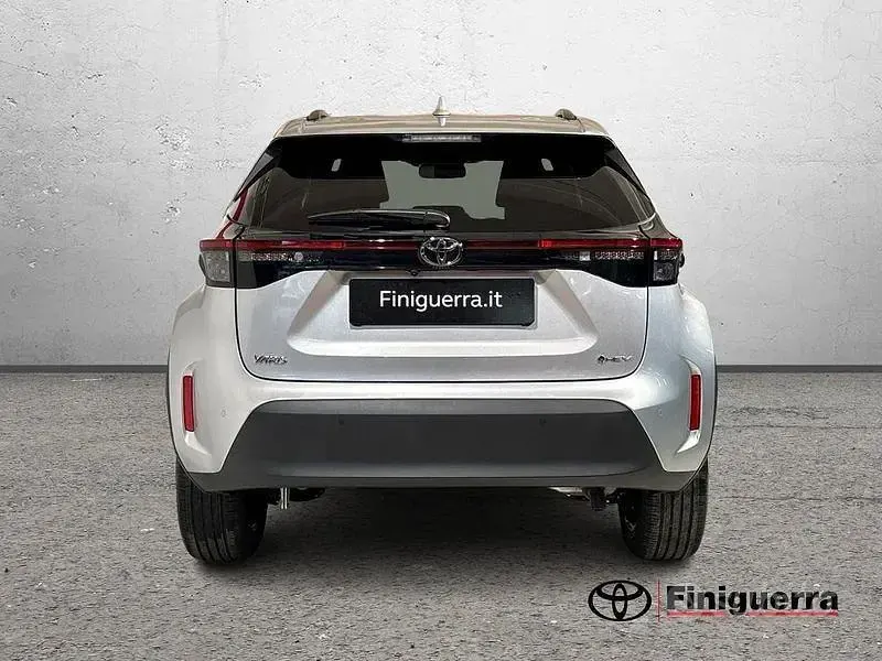 Neu Toyota Yaris Cross Trend 130 PS (95 kW) 2026 Grau SUV