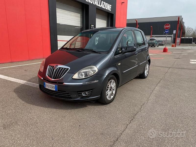 Usata Lancia Musa S 92 CV (67 kW) 2011 Nero Monovolume