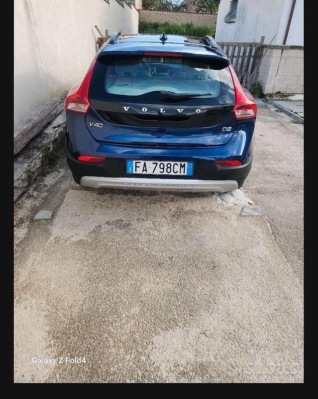 Usata Volvo V40 115 CV (84 kW) 2015 Blu Berlina