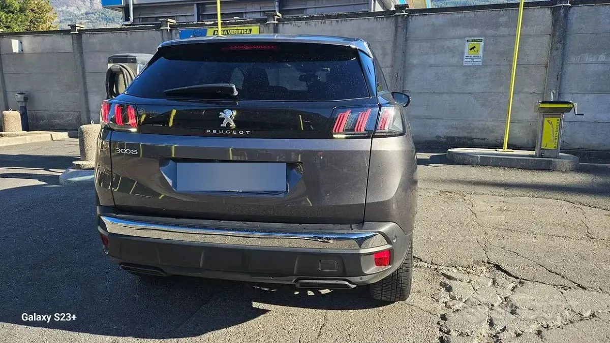 Usata Peugeot 3008 Allure 131 CV (96 kW) 2022 Grigio SUV