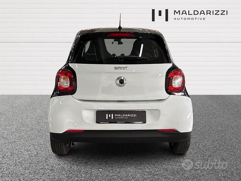Usata Smart ForFour 71 CV (52 kW) 2017 Bianco Utilitaria