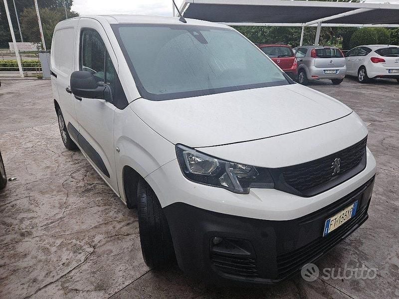 Usata Peugeot Partner Premium 99 CV (72 kW) 2018 Bianco pastello Monovolume